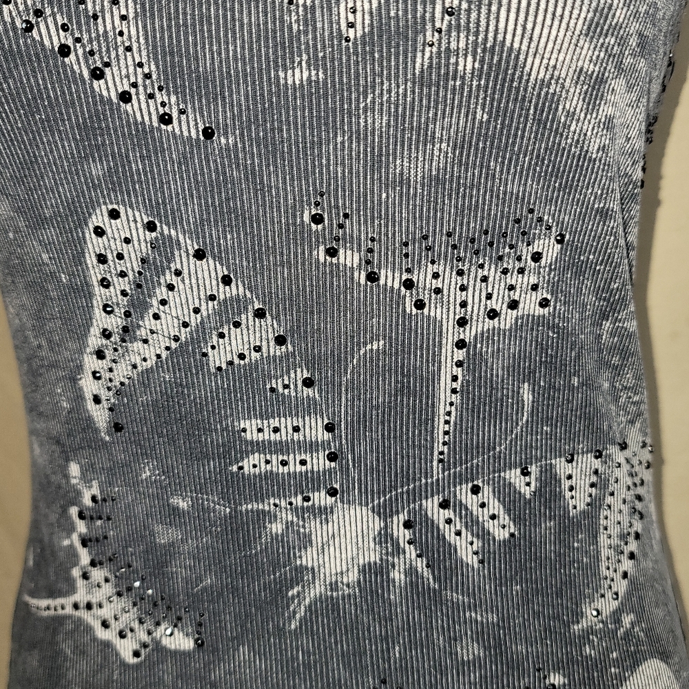 Sleeveless Butterfly Print Top - Picture 3 of 5